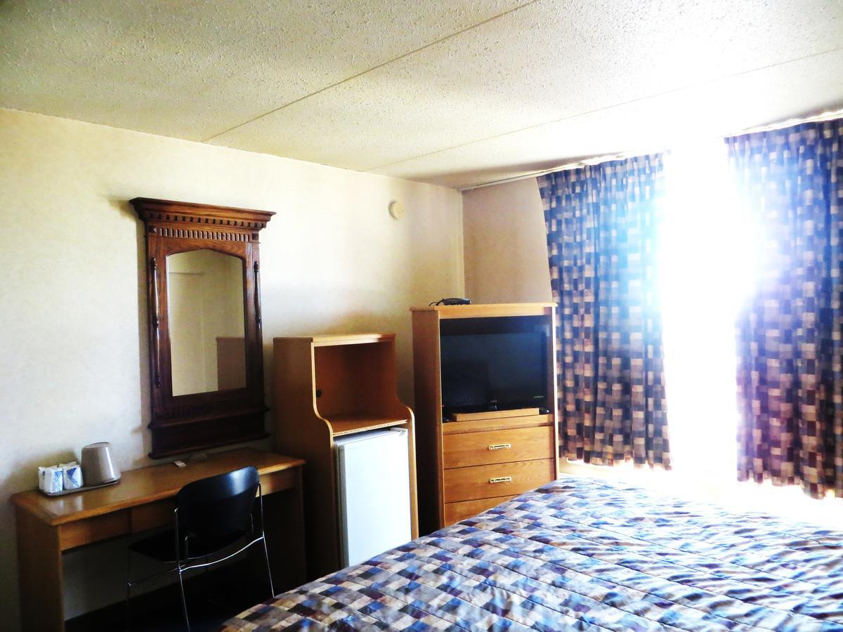 Town And Country Motor Hotel 卡加利 外观 照片