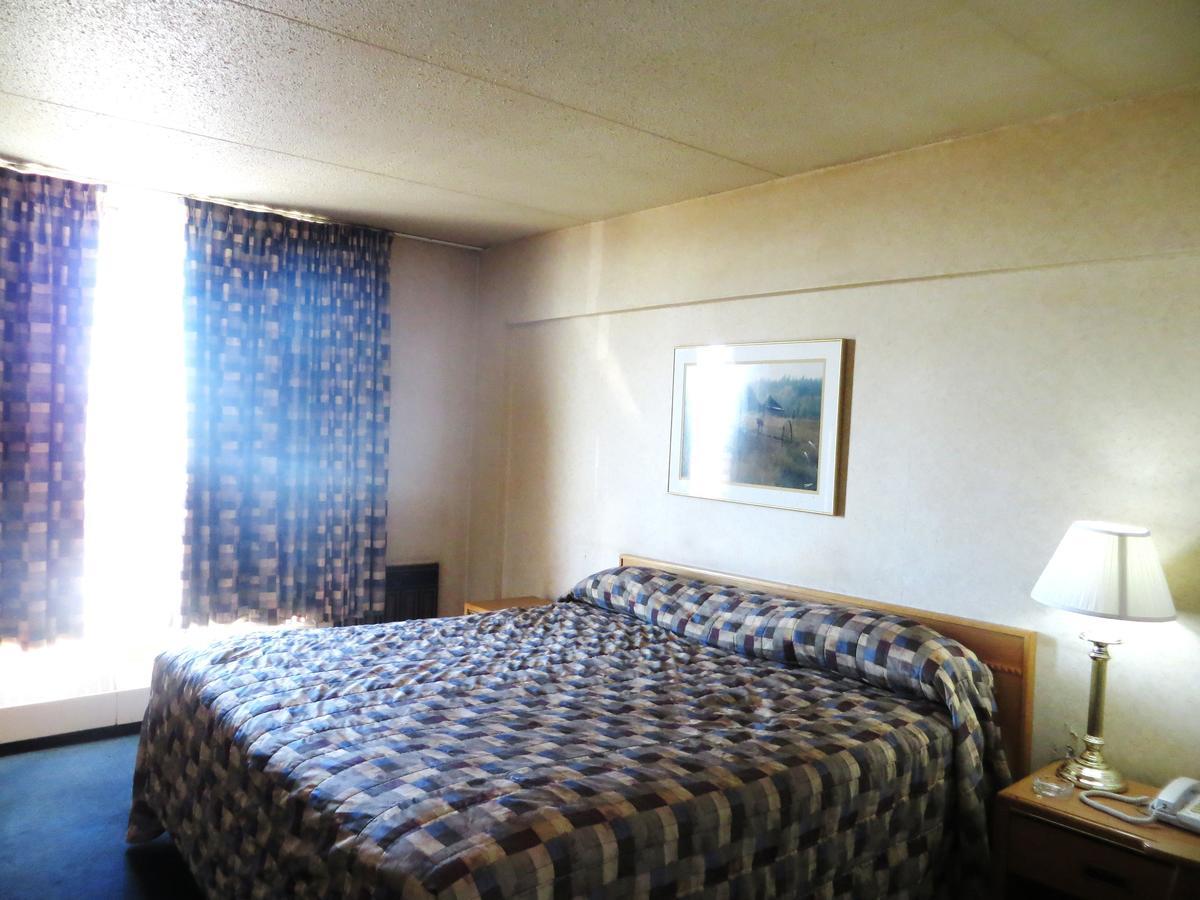 Town And Country Motor Hotel 卡加利 外观 照片