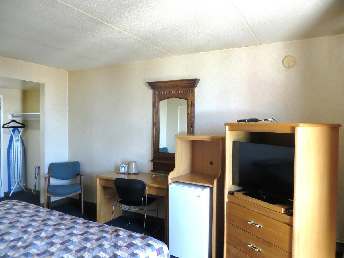 Town And Country Motor Hotel 卡加利 外观 照片